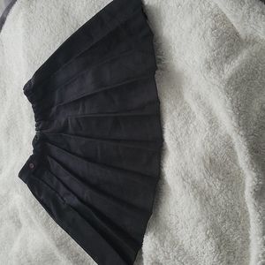 Pleated black skirt